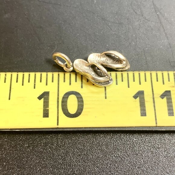 VTG Solid Sterling Silver 925 Sandals Flip Flop Textured Charm 0.75'' Length - Picture 6 of 10